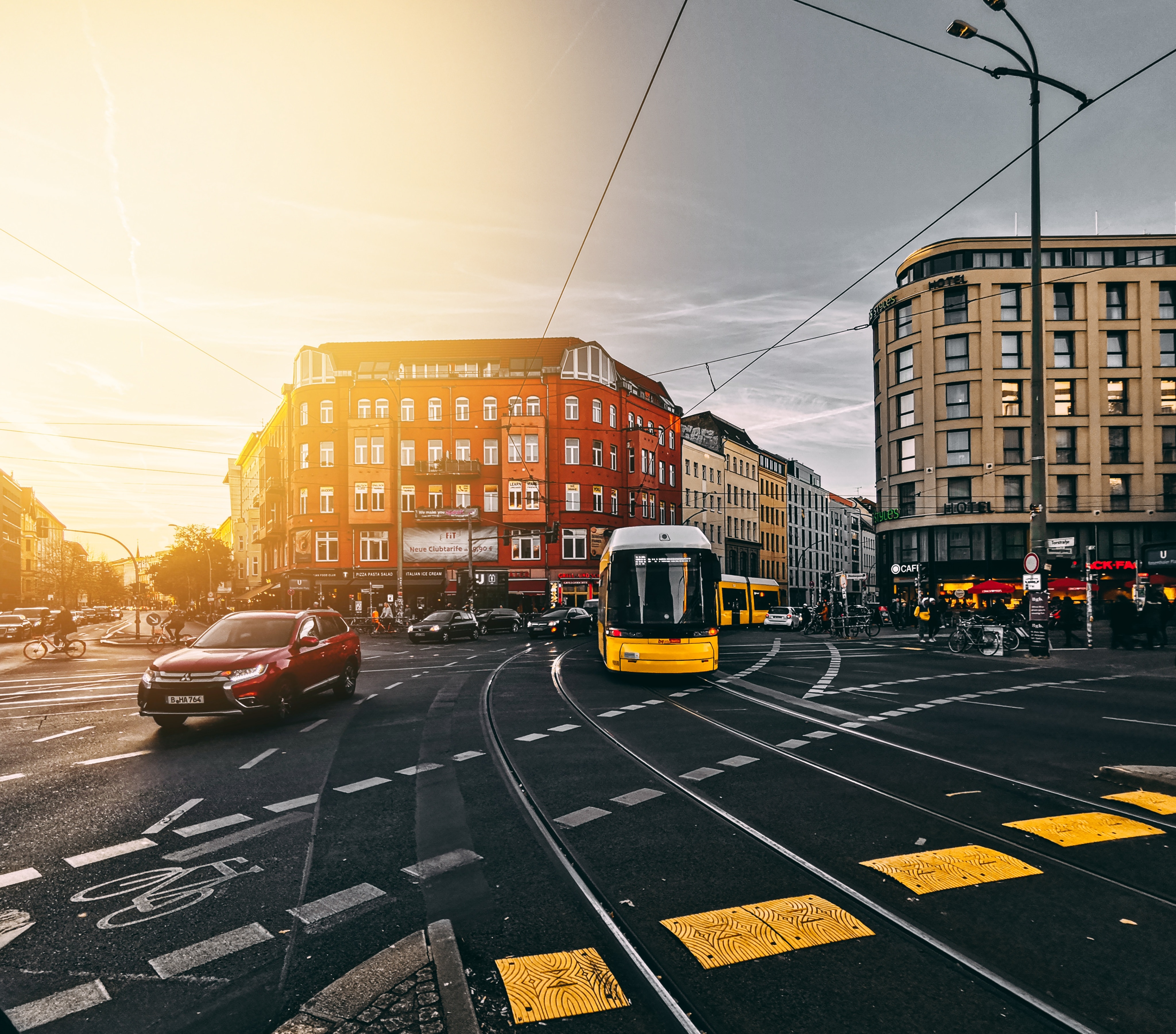 The U train in Berlin makes its way around a curve